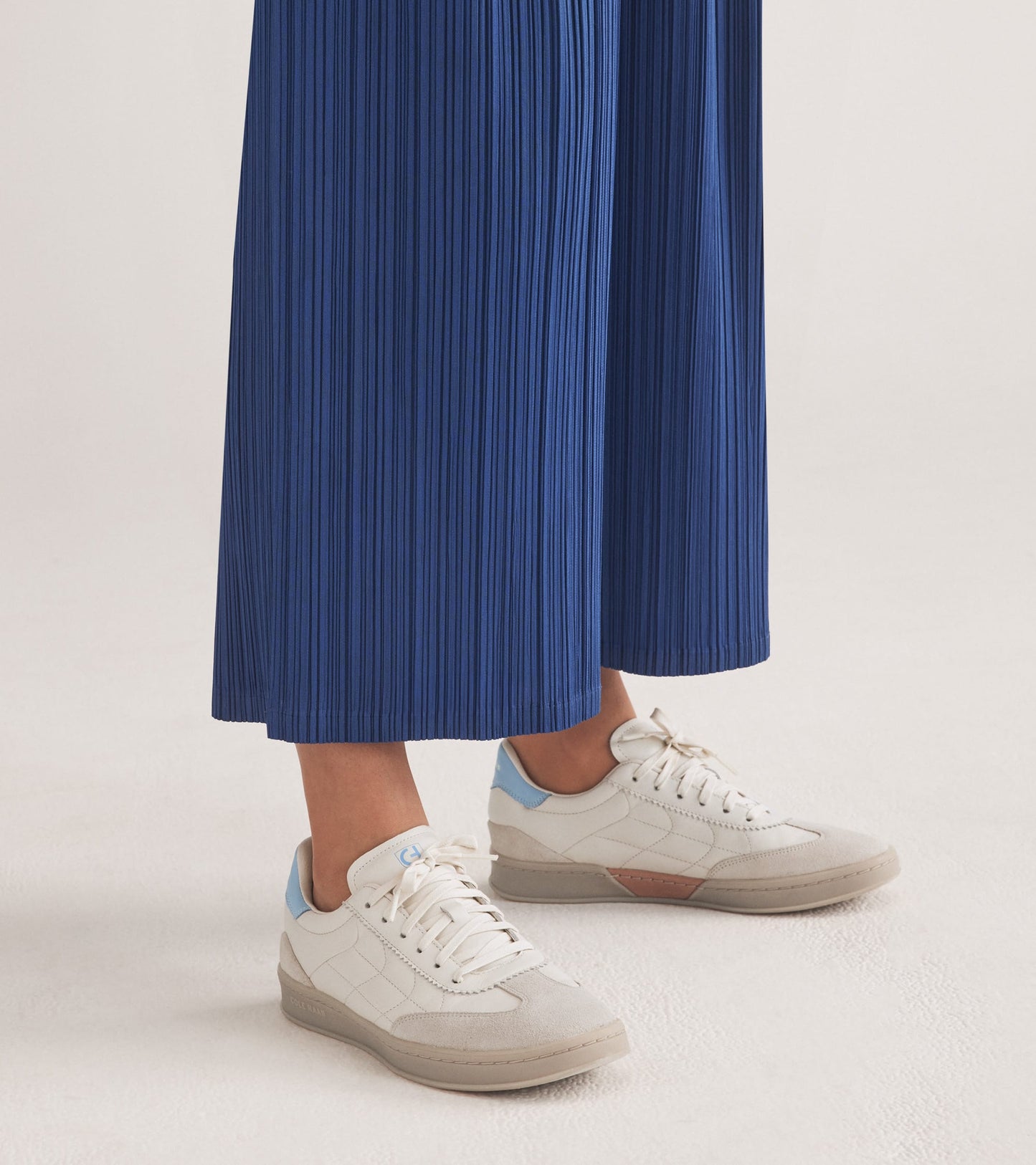 W30418:IVORY/VISTA BLUE