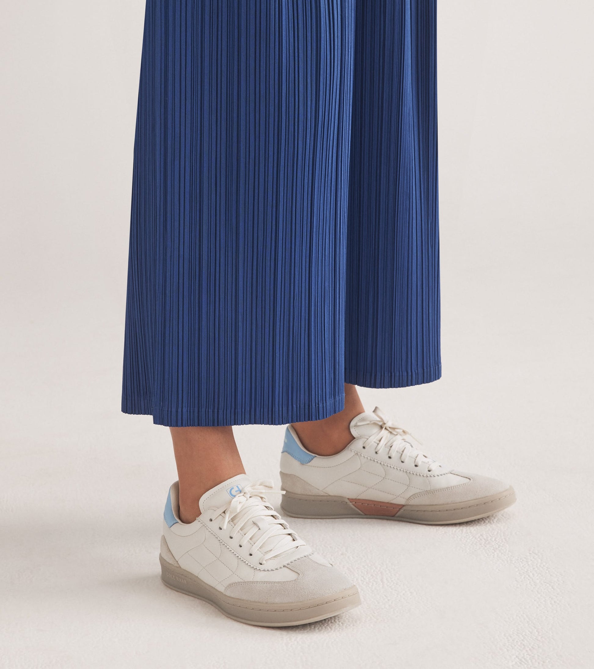 W30418:IVORY/VISTA BLUE